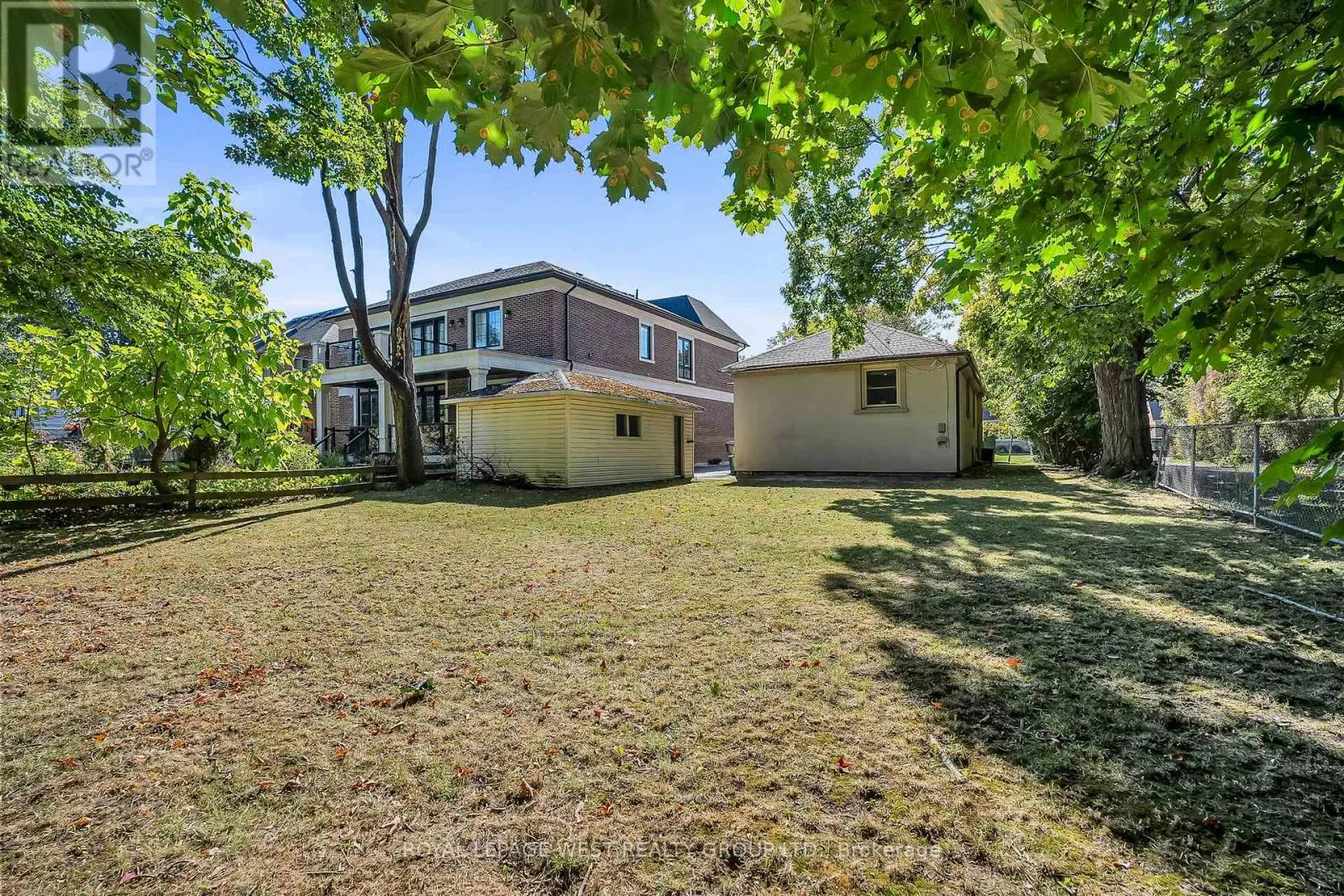 44 WESTGLEN CRESCENT