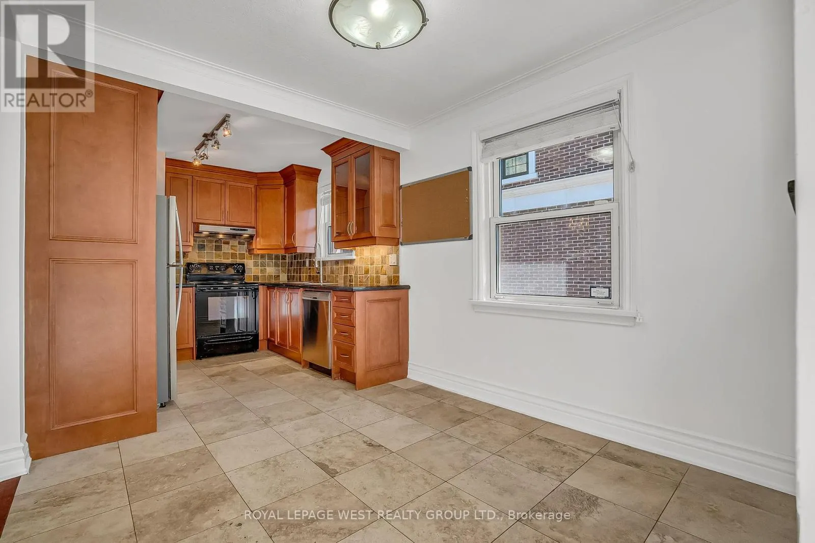 44 WESTGLEN CRESCENT