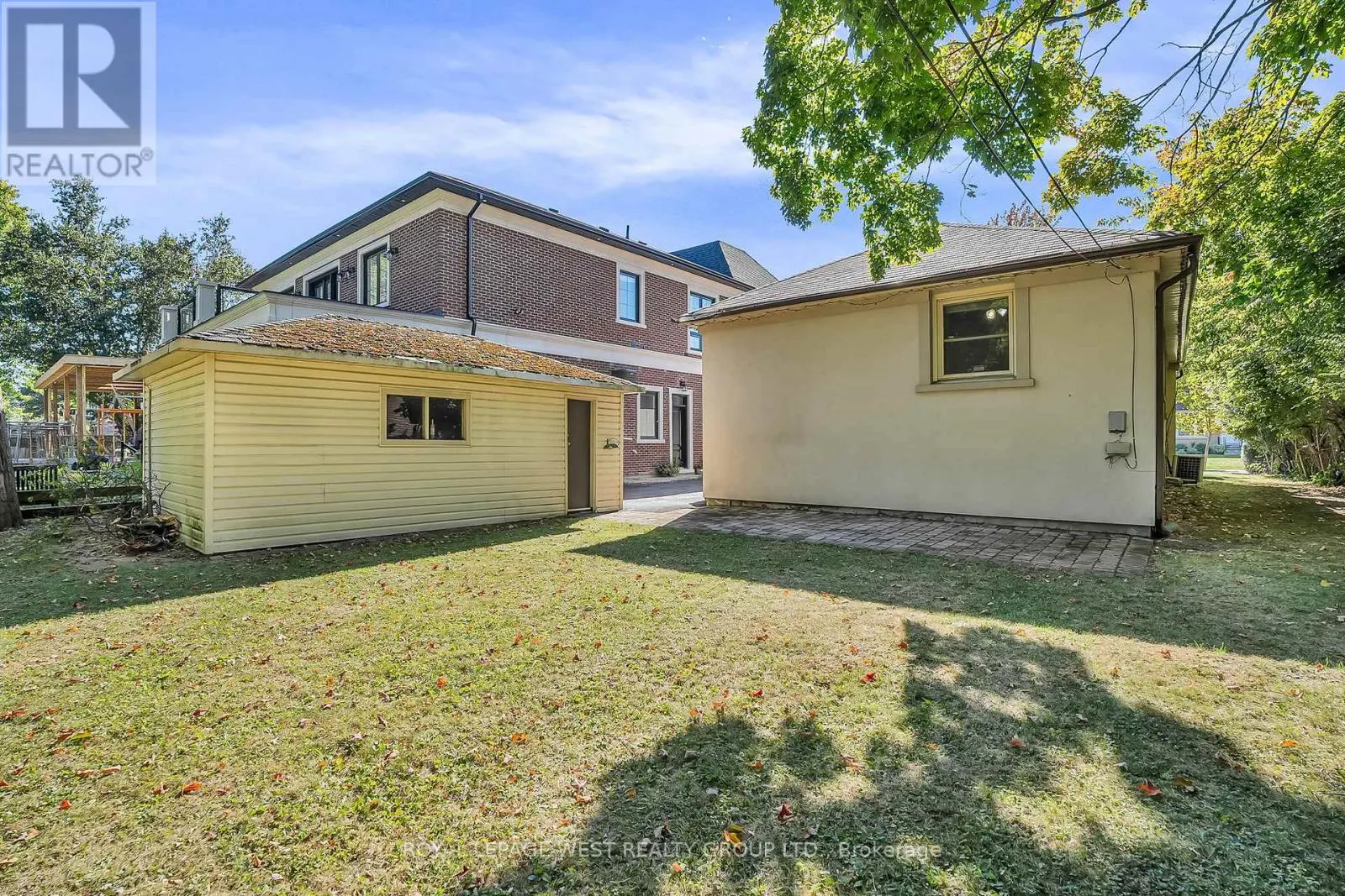 44 WESTGLEN CRESCENT