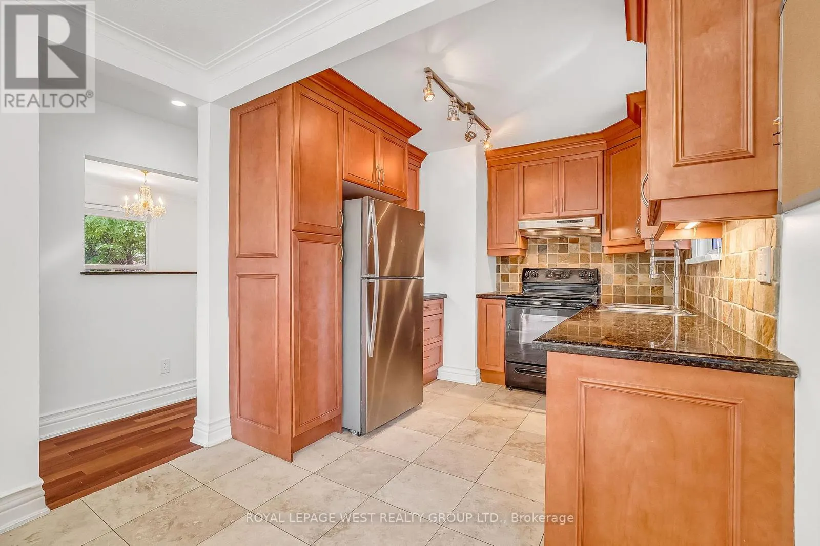 44 WESTGLEN CRESCENT