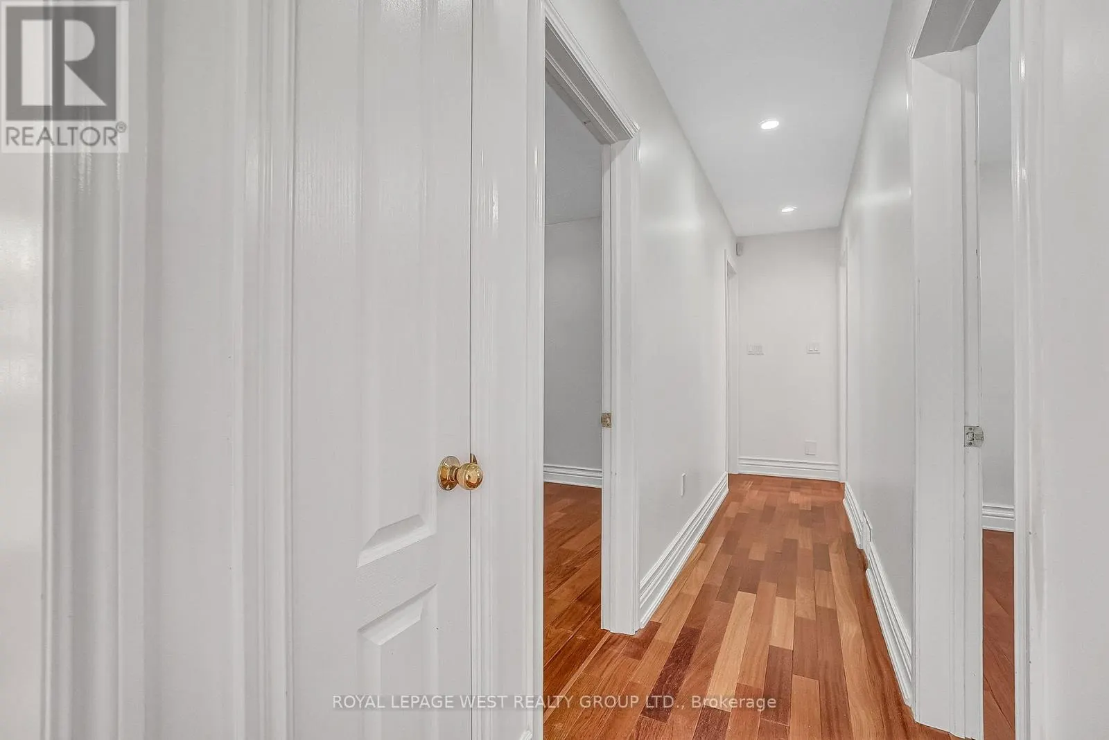 44 WESTGLEN CRESCENT