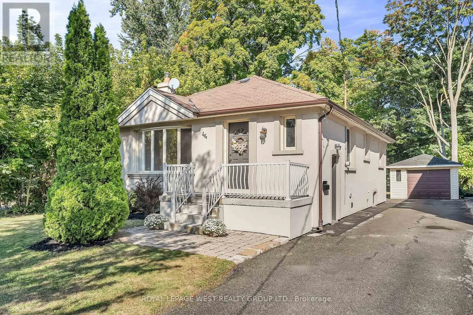 44 WESTGLEN CRESCENT