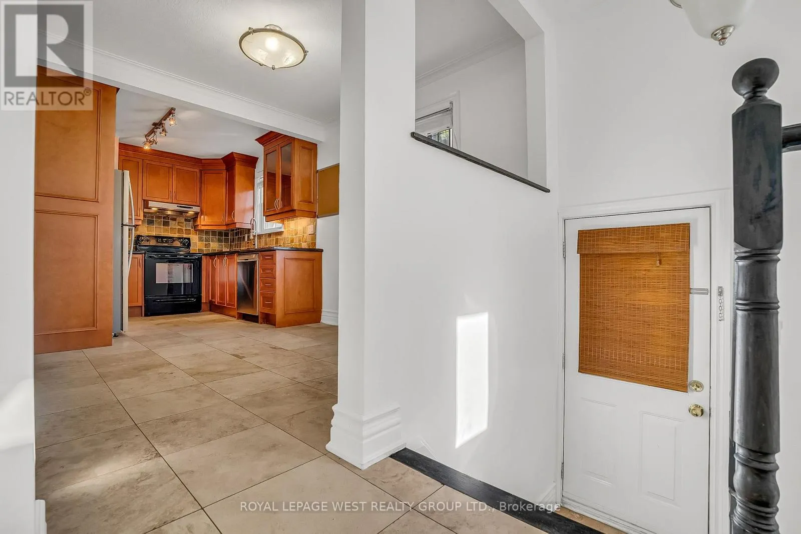 44 WESTGLEN CRESCENT