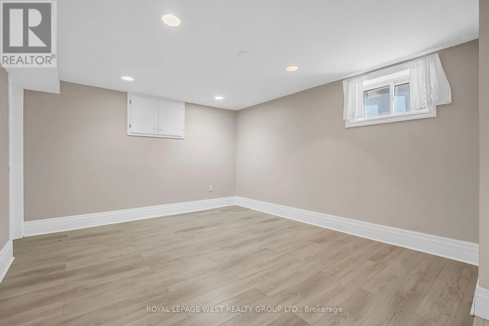 44 WESTGLEN CRESCENT