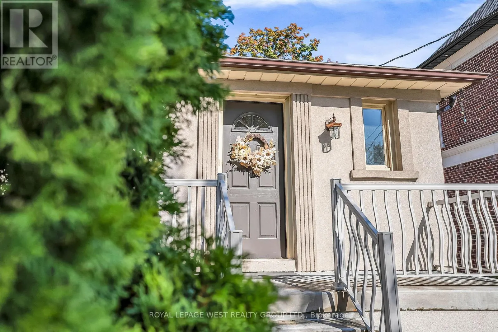 44 WESTGLEN CRESCENT