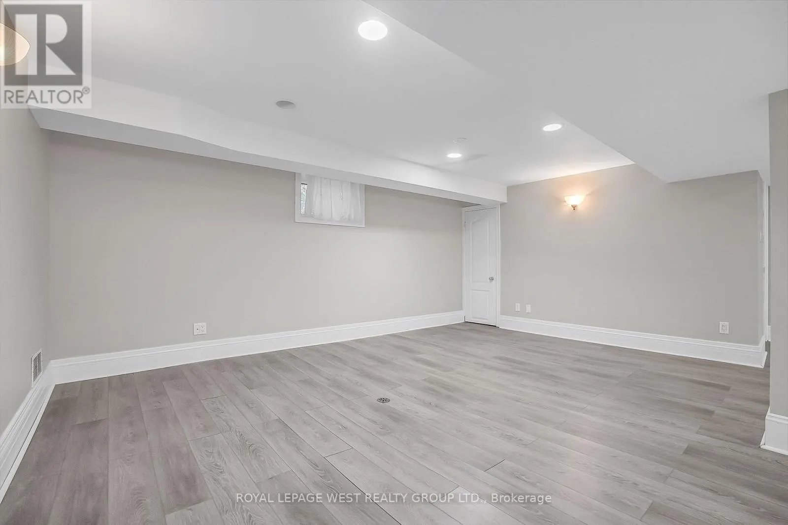44 WESTGLEN CRESCENT