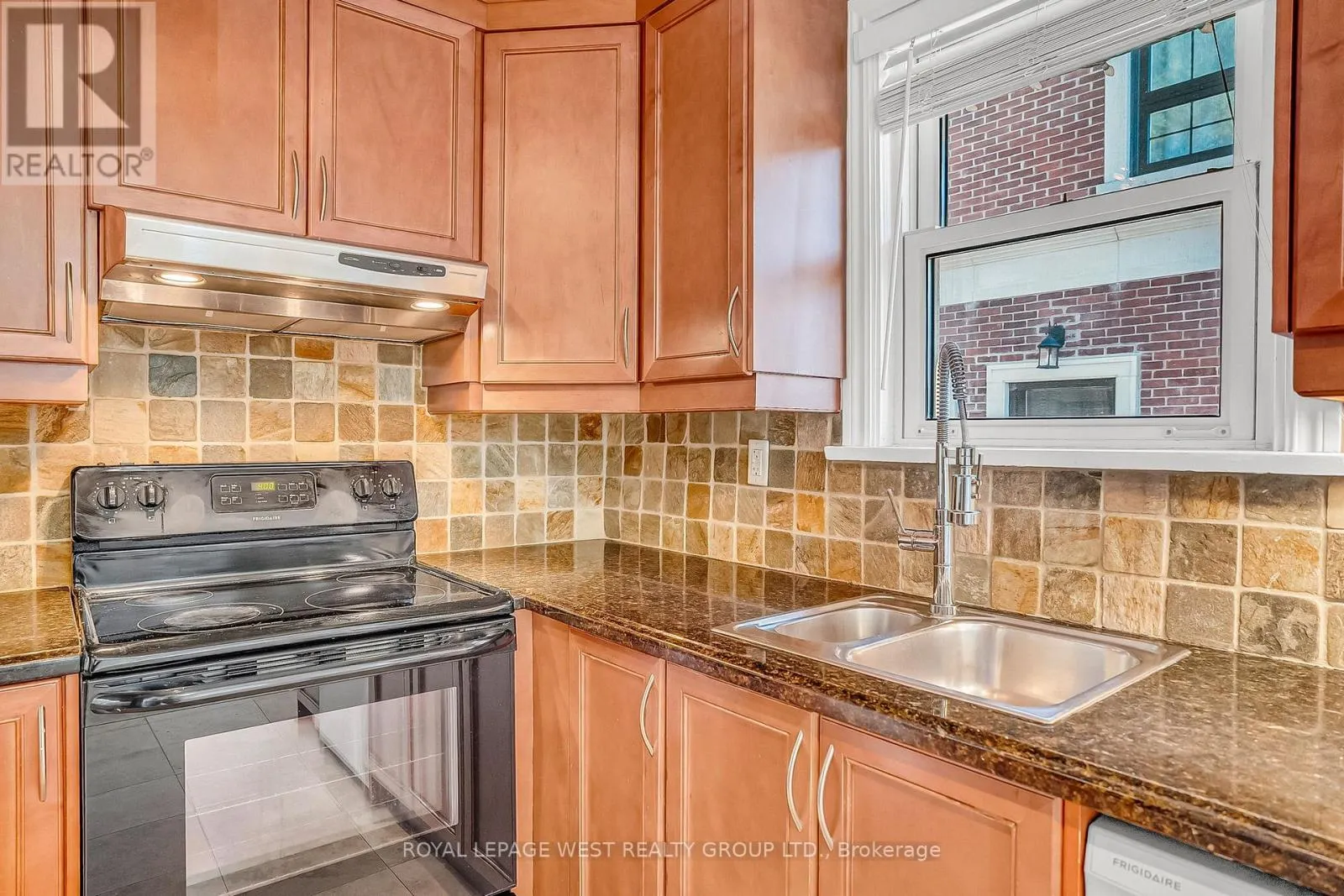 44 WESTGLEN CRESCENT