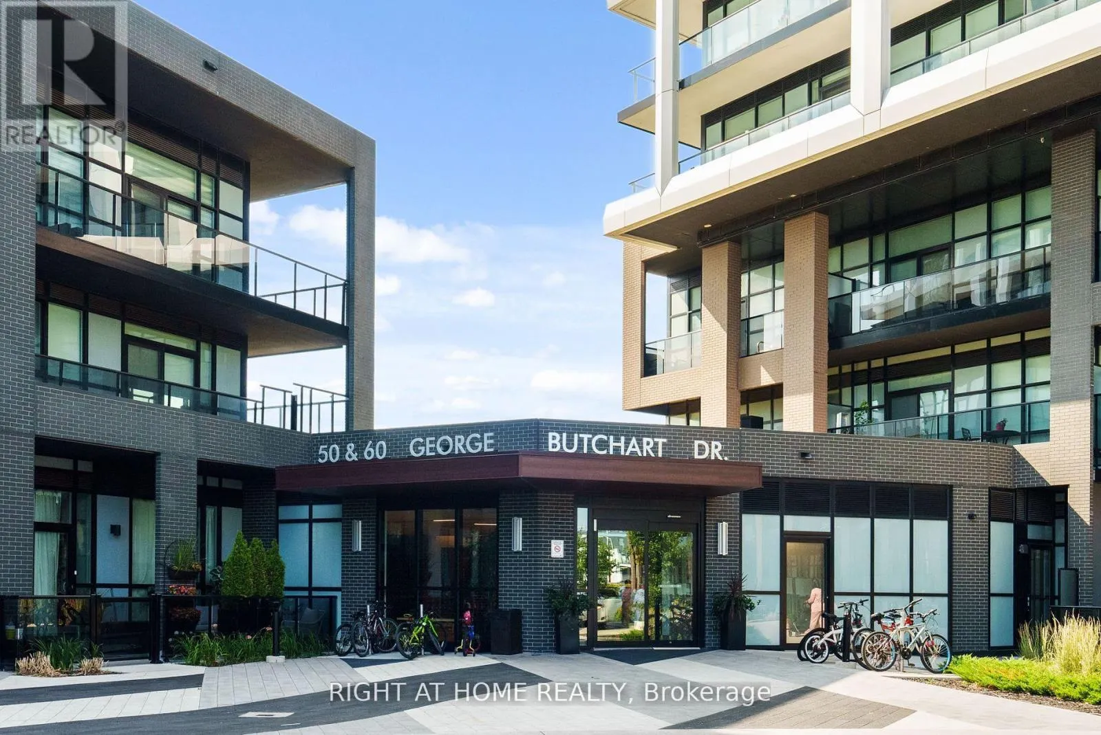 509 - 60 GEORGE BUTCHART DRIVE