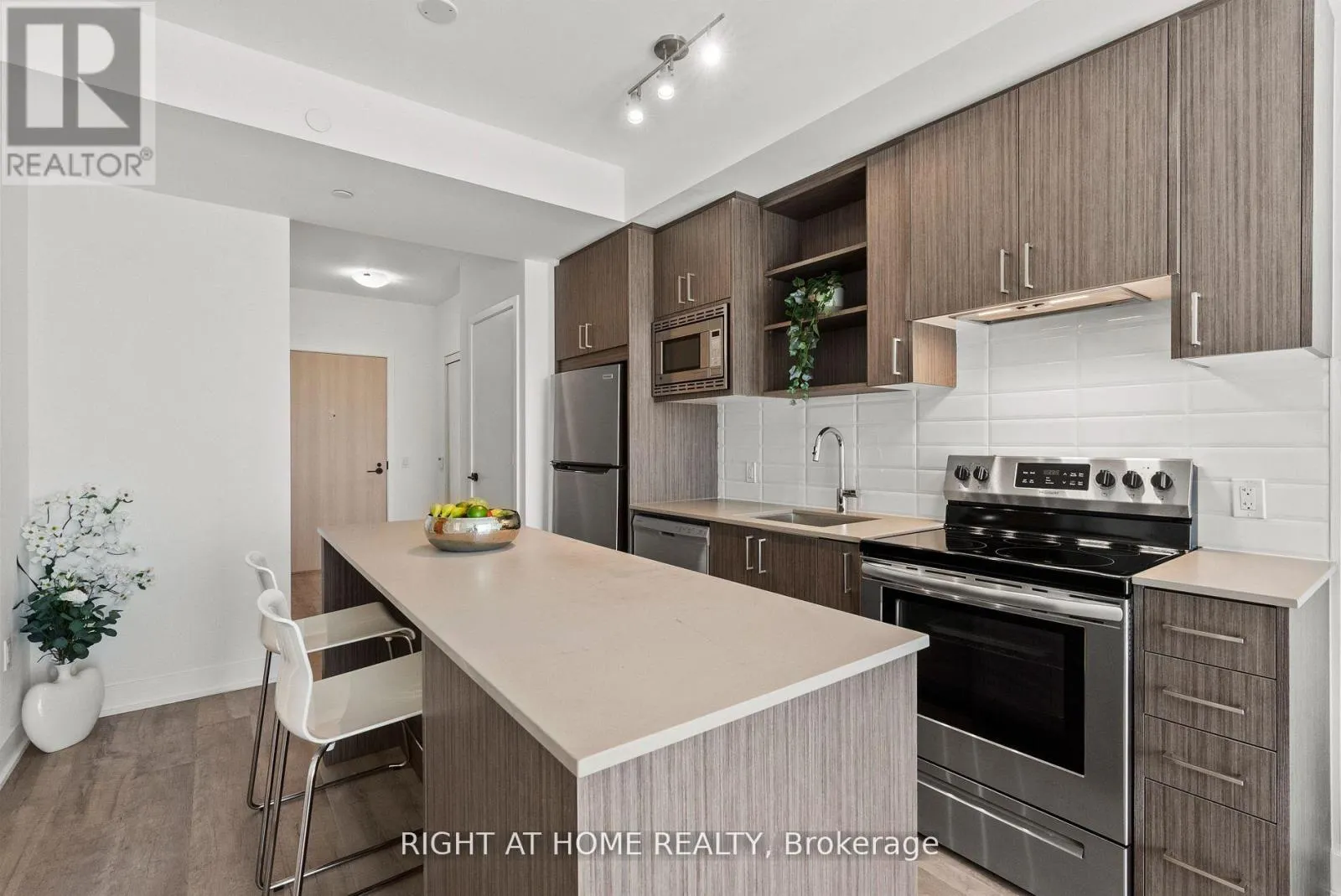 509 - 60 GEORGE BUTCHART DRIVE
