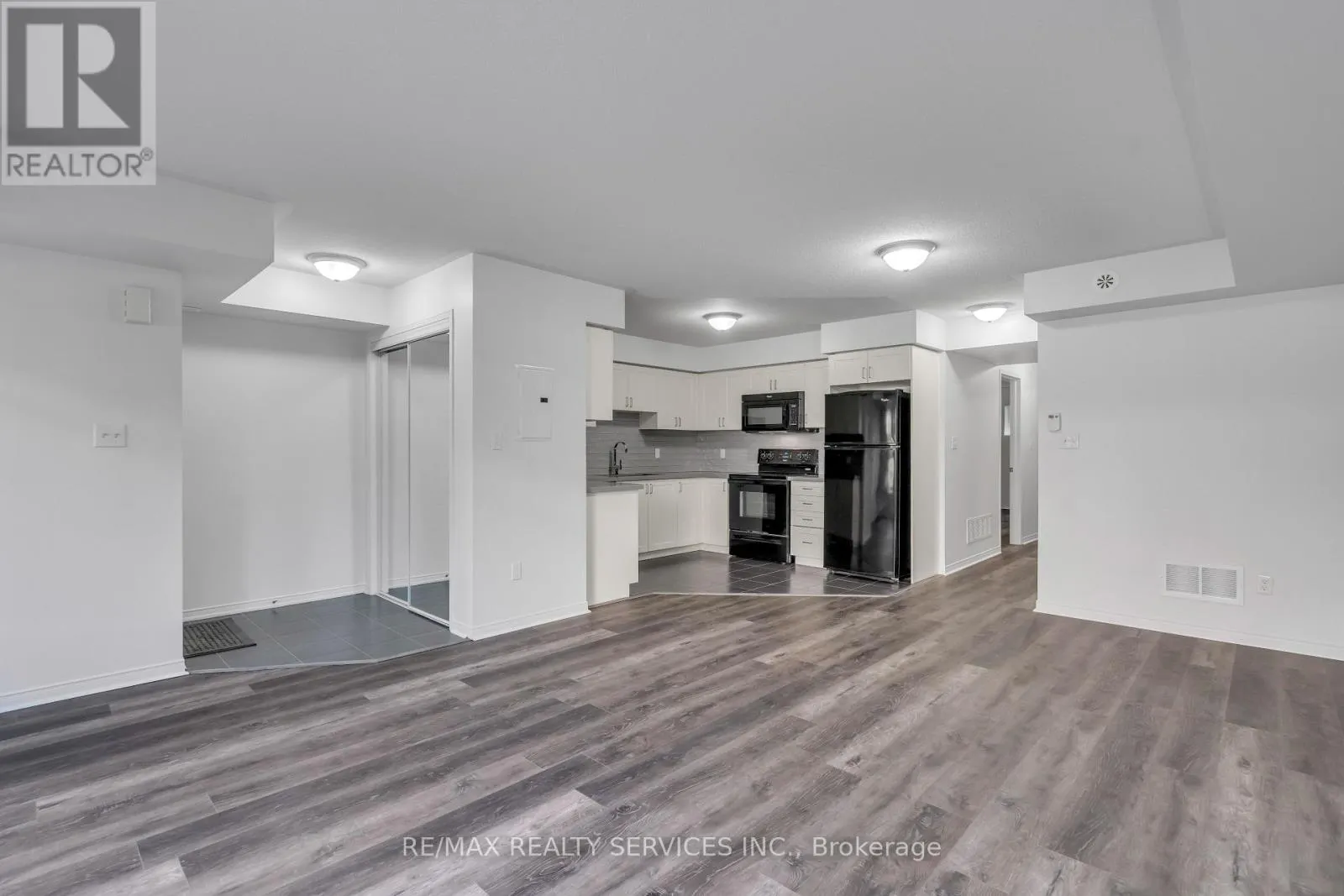 3 - 43 HAYS BOULEVARD