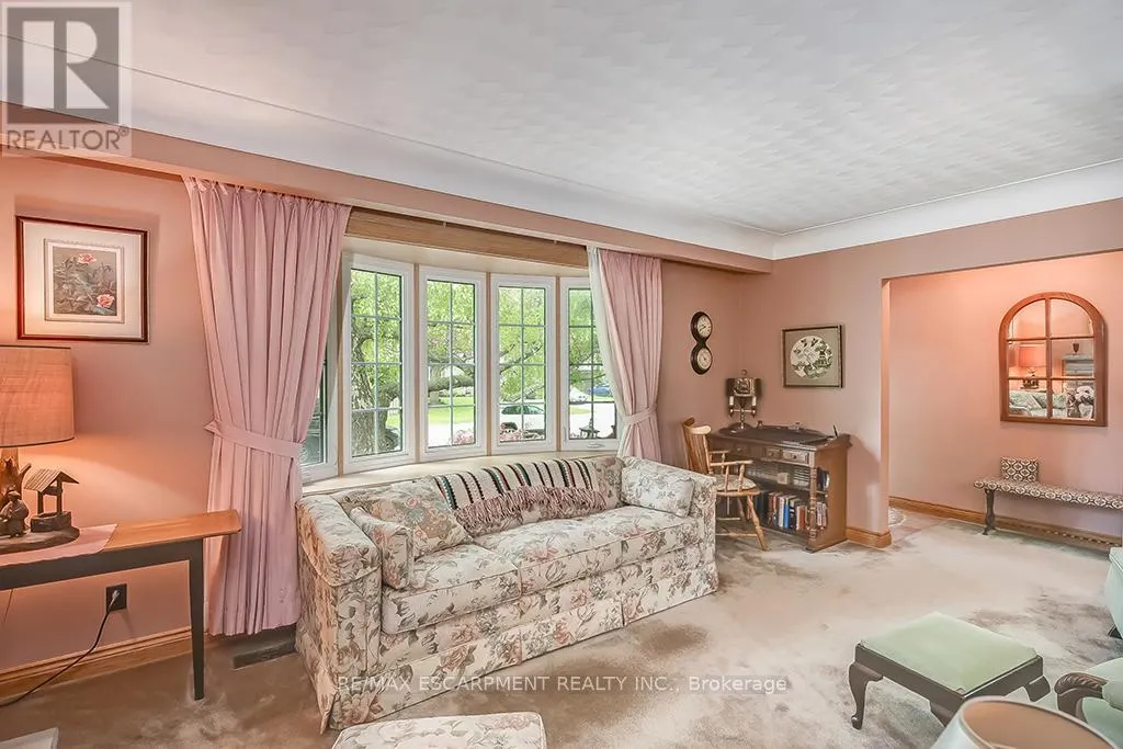 327 STRATHCONA DRIVE