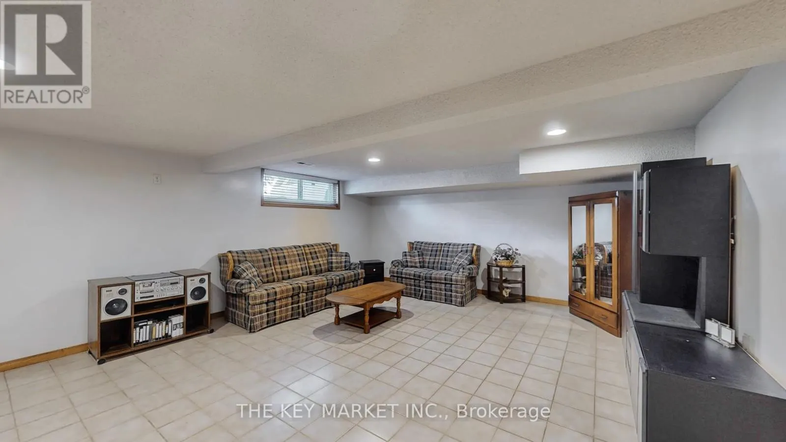 1277 TYNEBURN CRESCENT