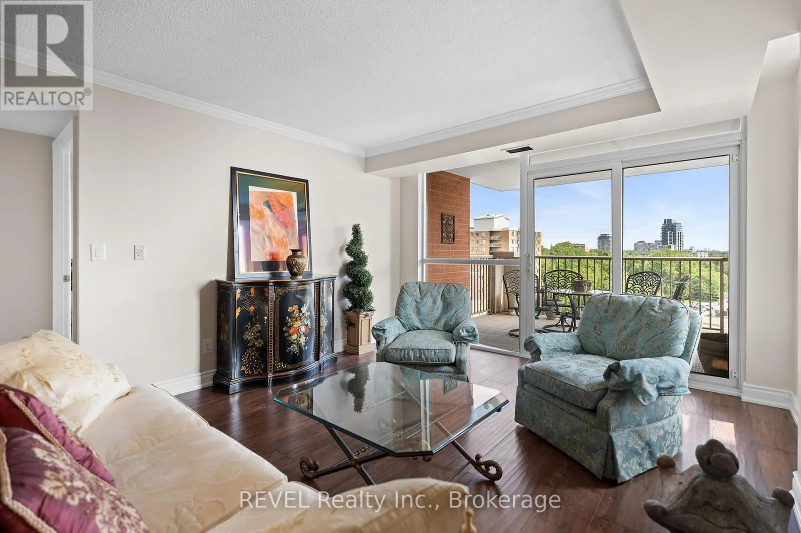 905 - 442 MAPLE AVENUE, #905