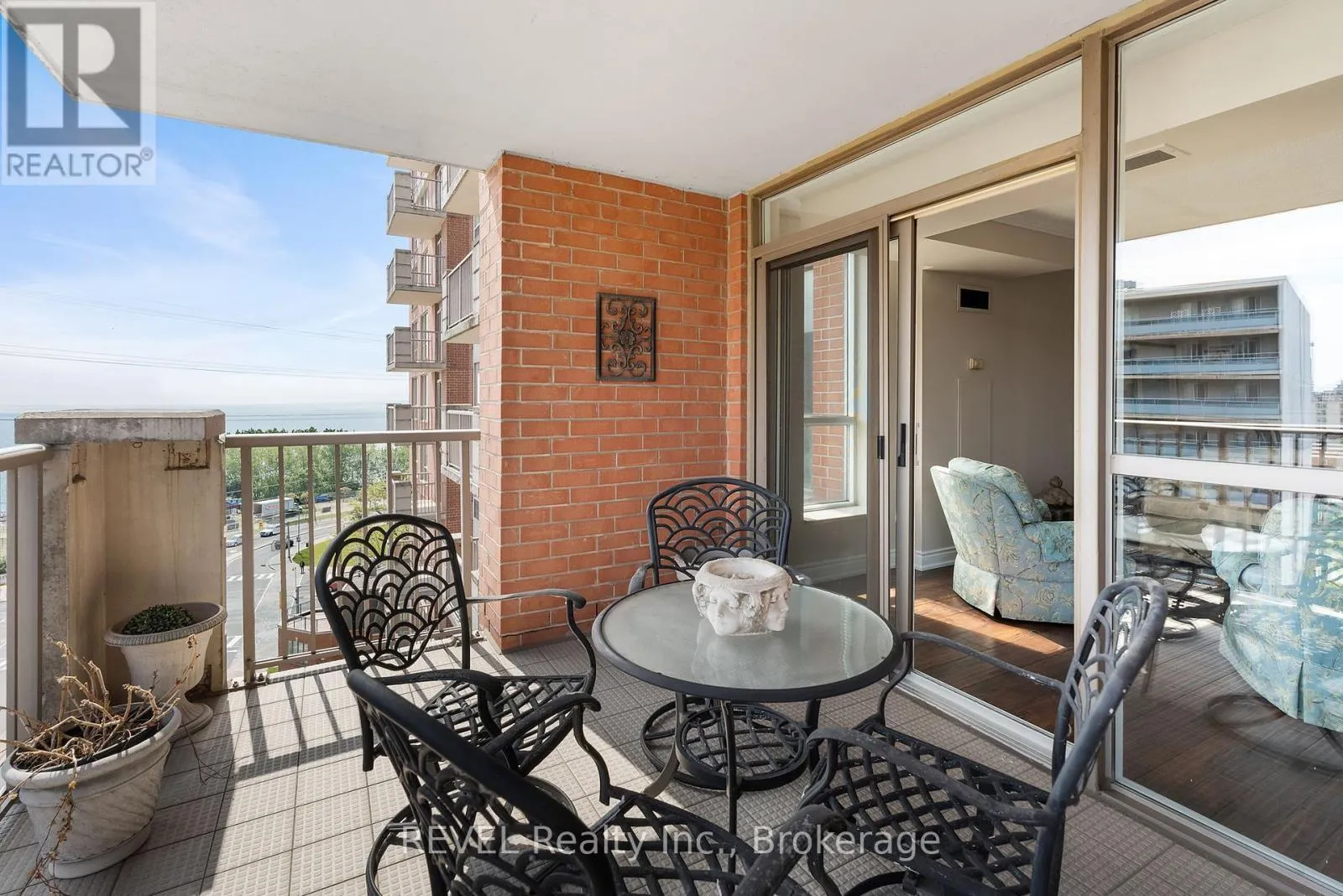 905 - 442 MAPLE AVENUE, #905