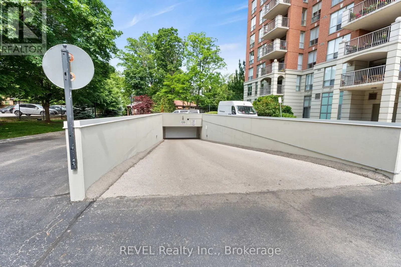 905 - 442 MAPLE AVENUE, #905