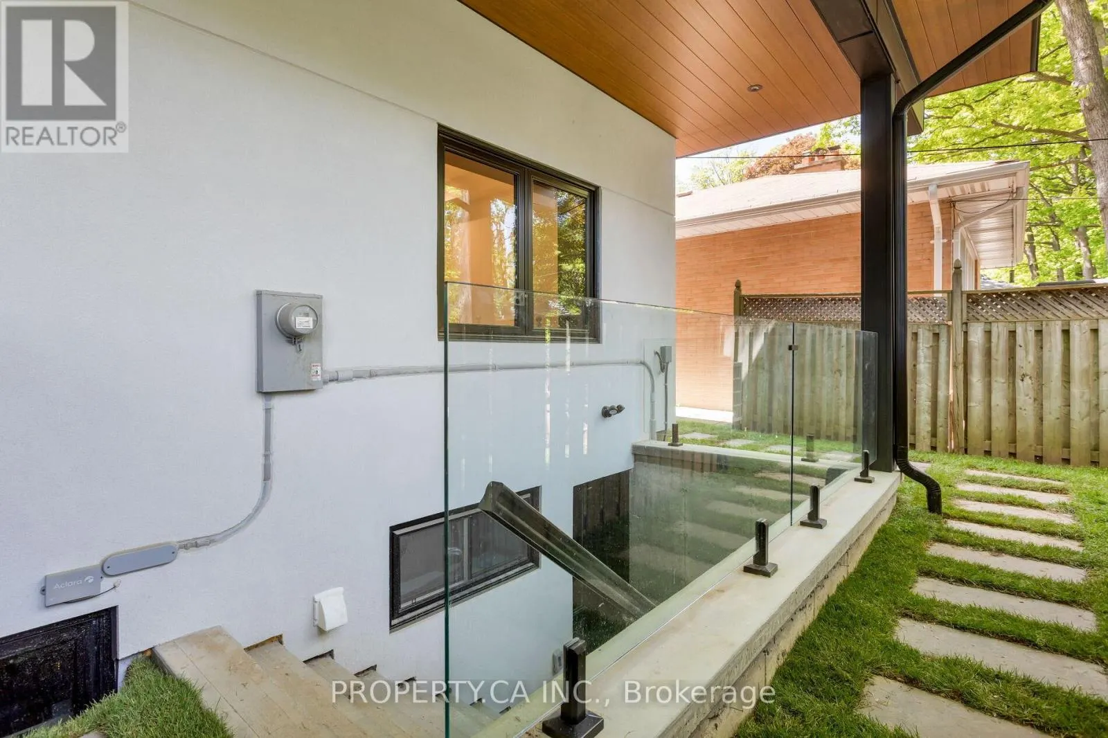 58 FARNINGHAM CRESCENT