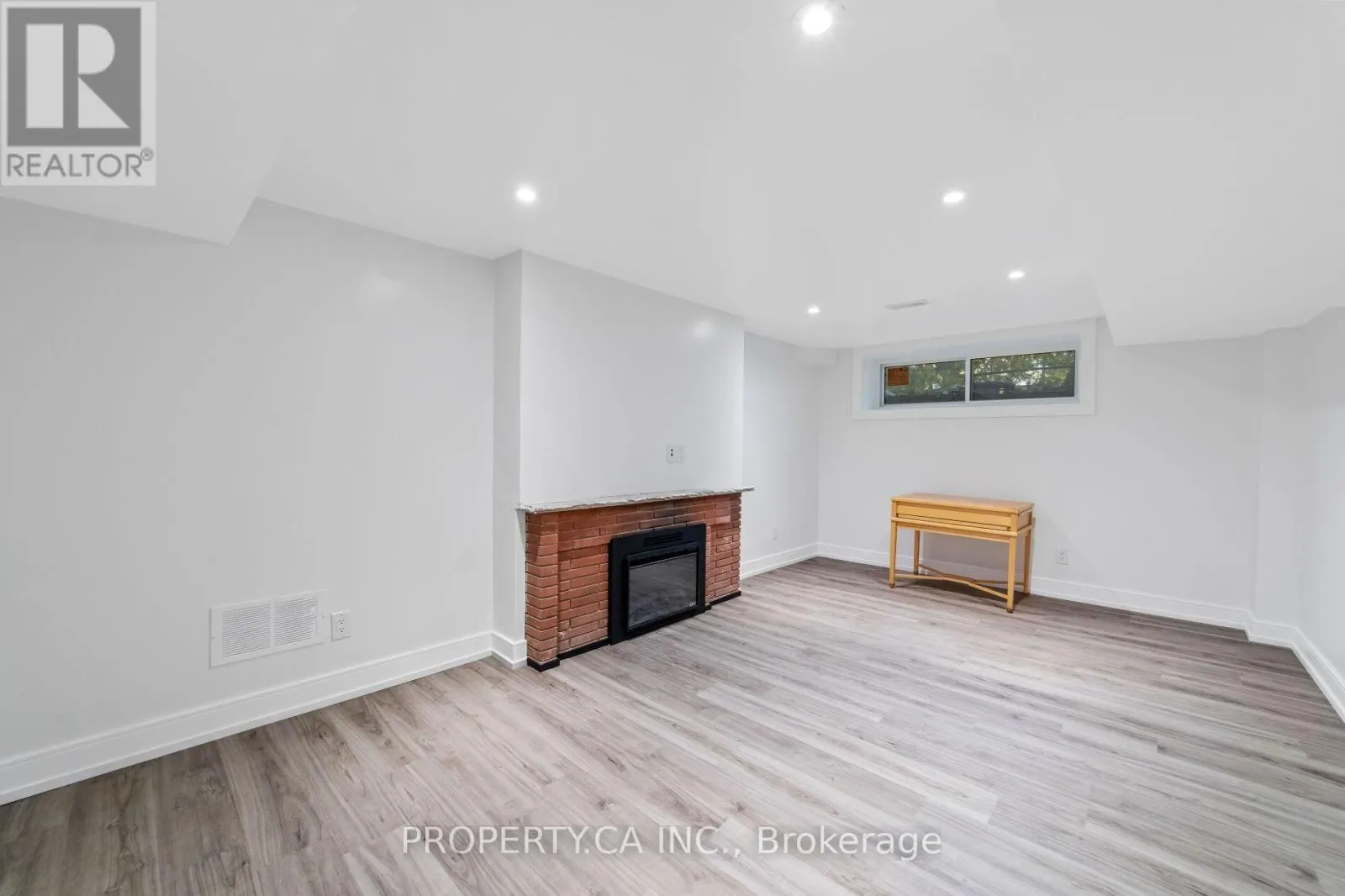 58 FARNINGHAM CRESCENT