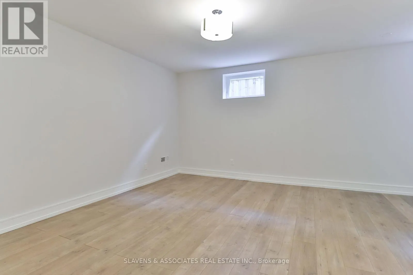 271 JENNINGS CRESCENT