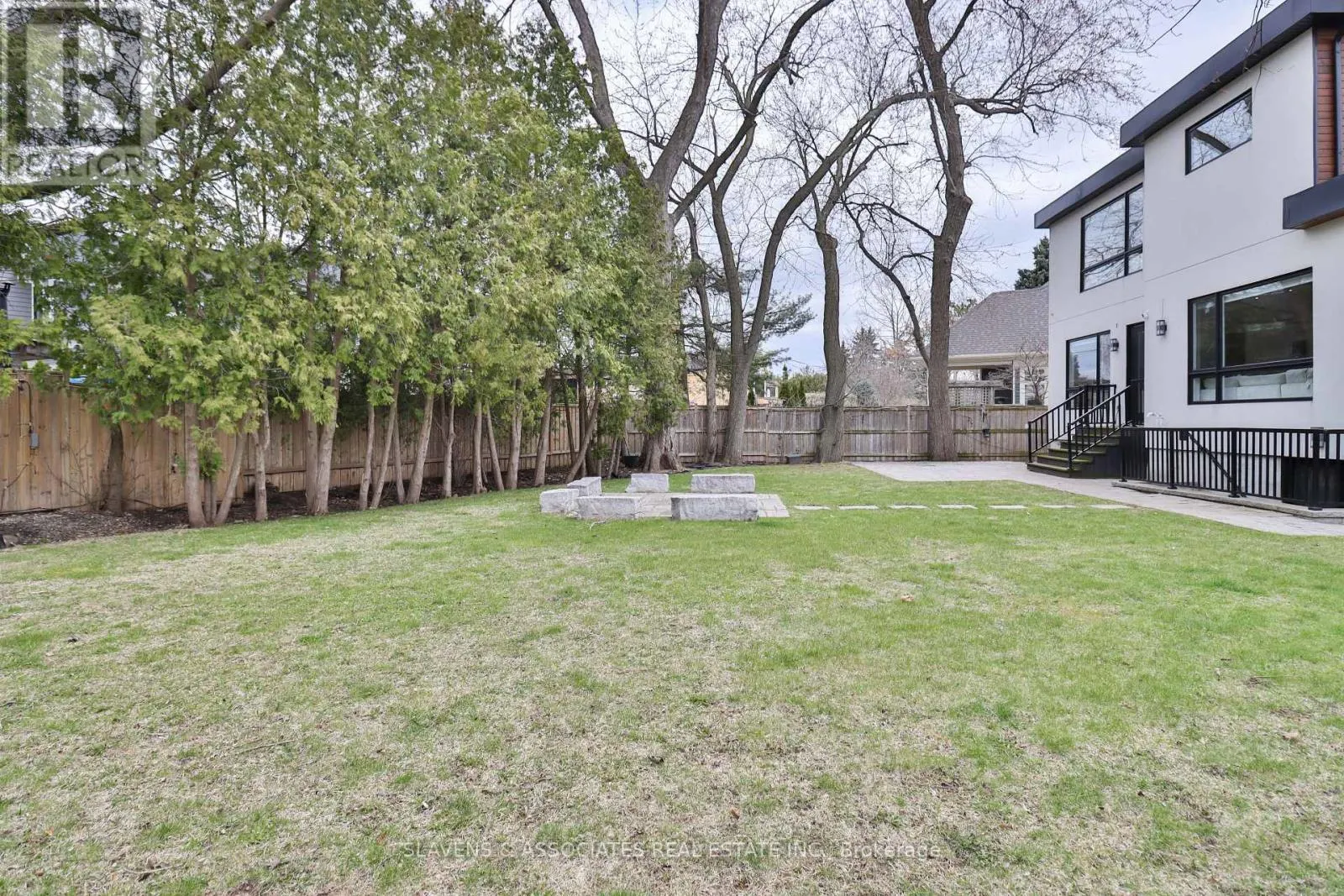 271 JENNINGS CRESCENT