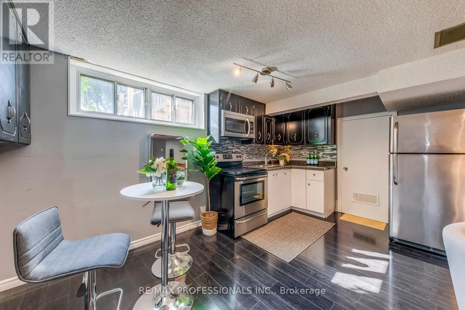 28 SUMMERFIELD CRESCENT