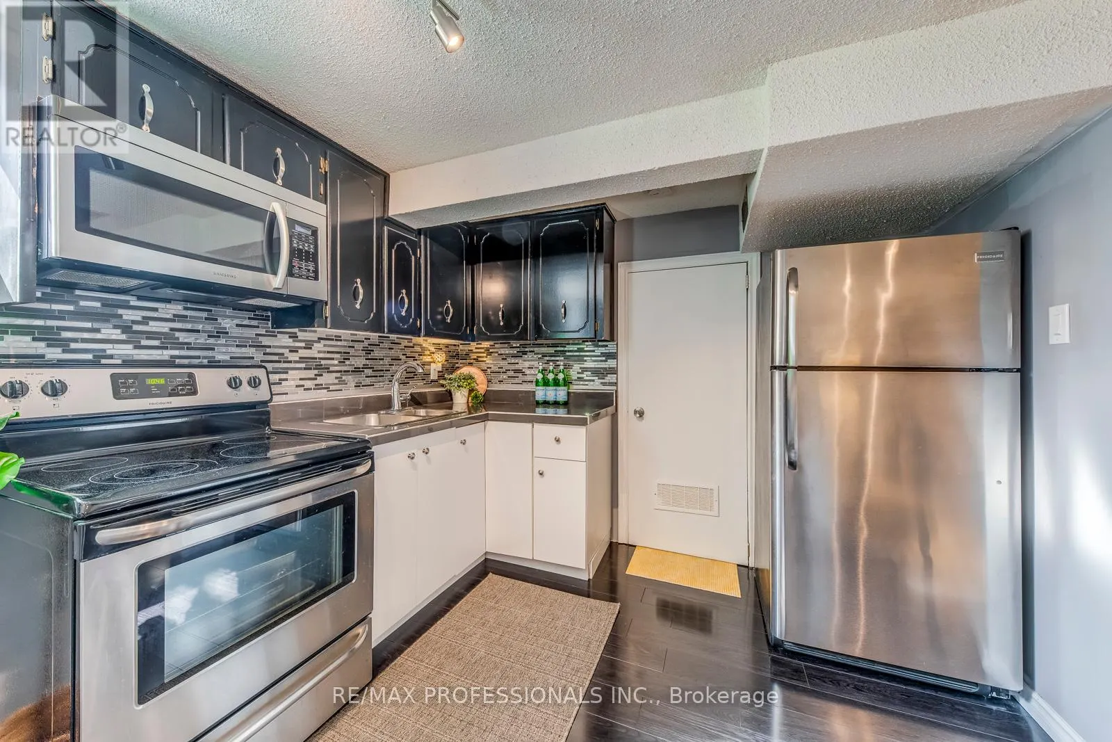 28 SUMMERFIELD CRESCENT