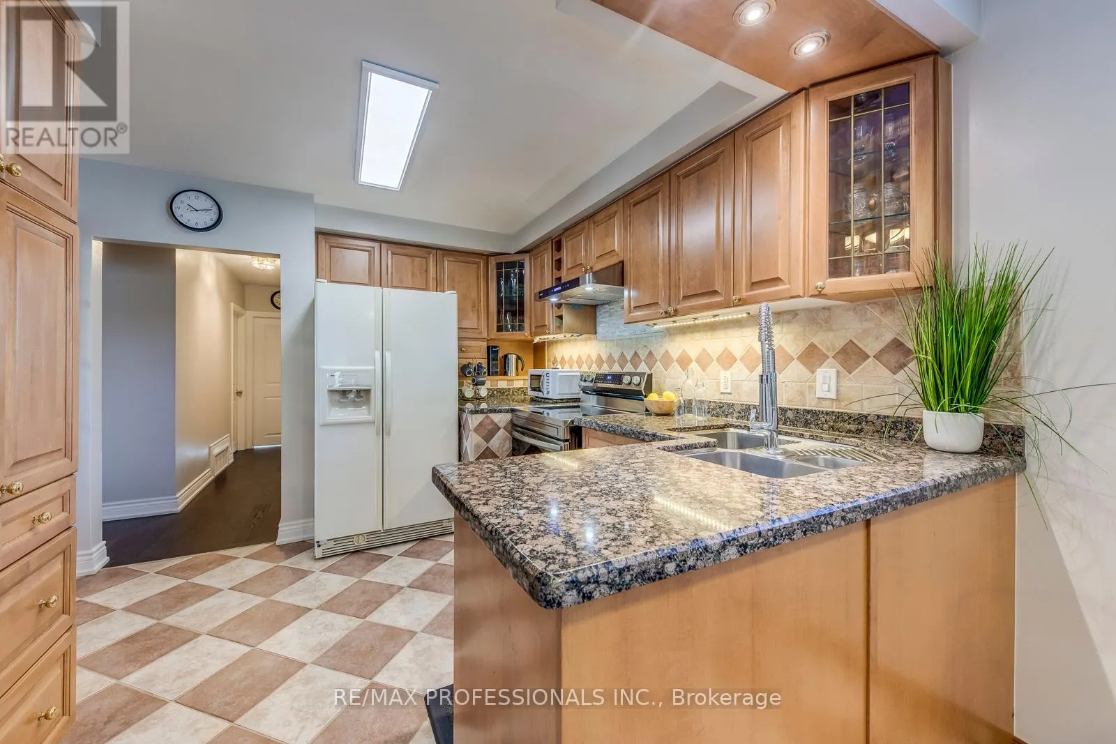 28 SUMMERFIELD CRESCENT