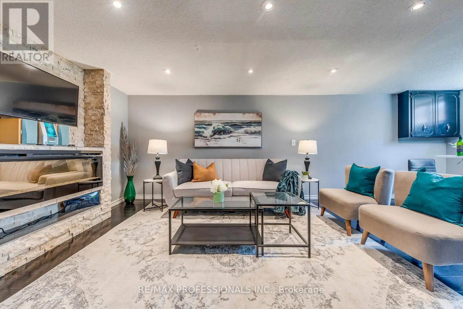 28 SUMMERFIELD CRESCENT
