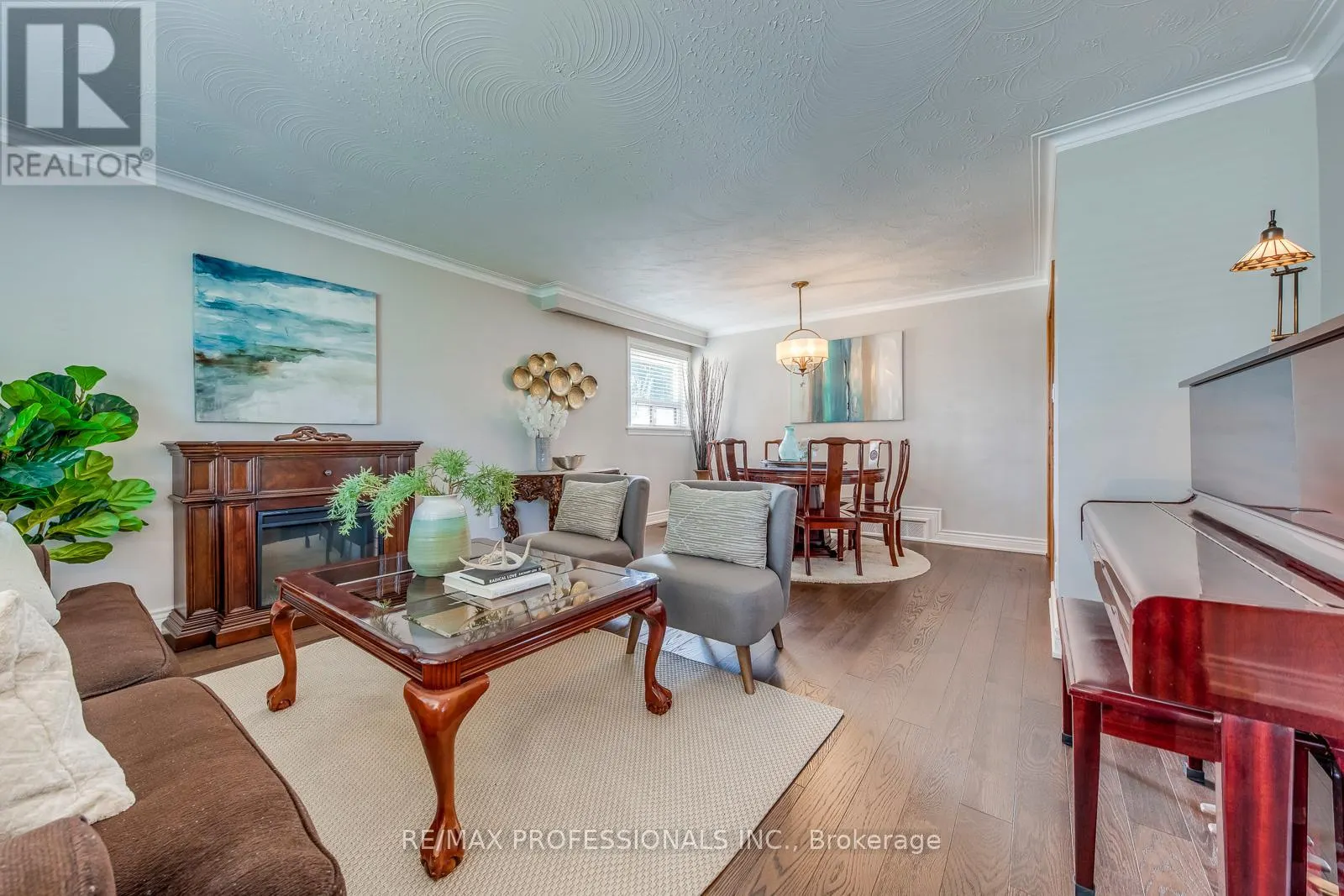 28 SUMMERFIELD CRESCENT