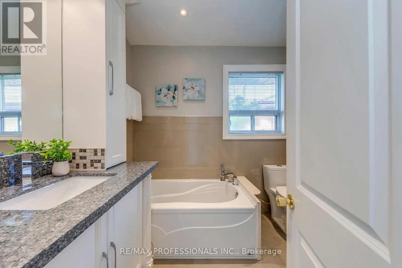 28 SUMMERFIELD CRESCENT