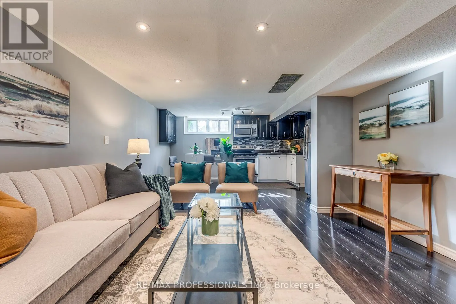 28 SUMMERFIELD CRESCENT