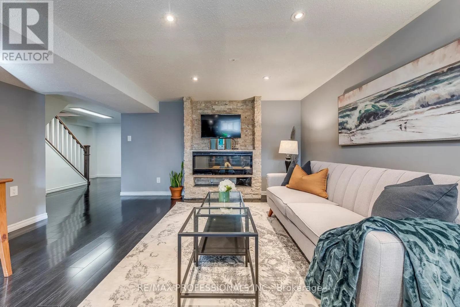 28 SUMMERFIELD CRESCENT