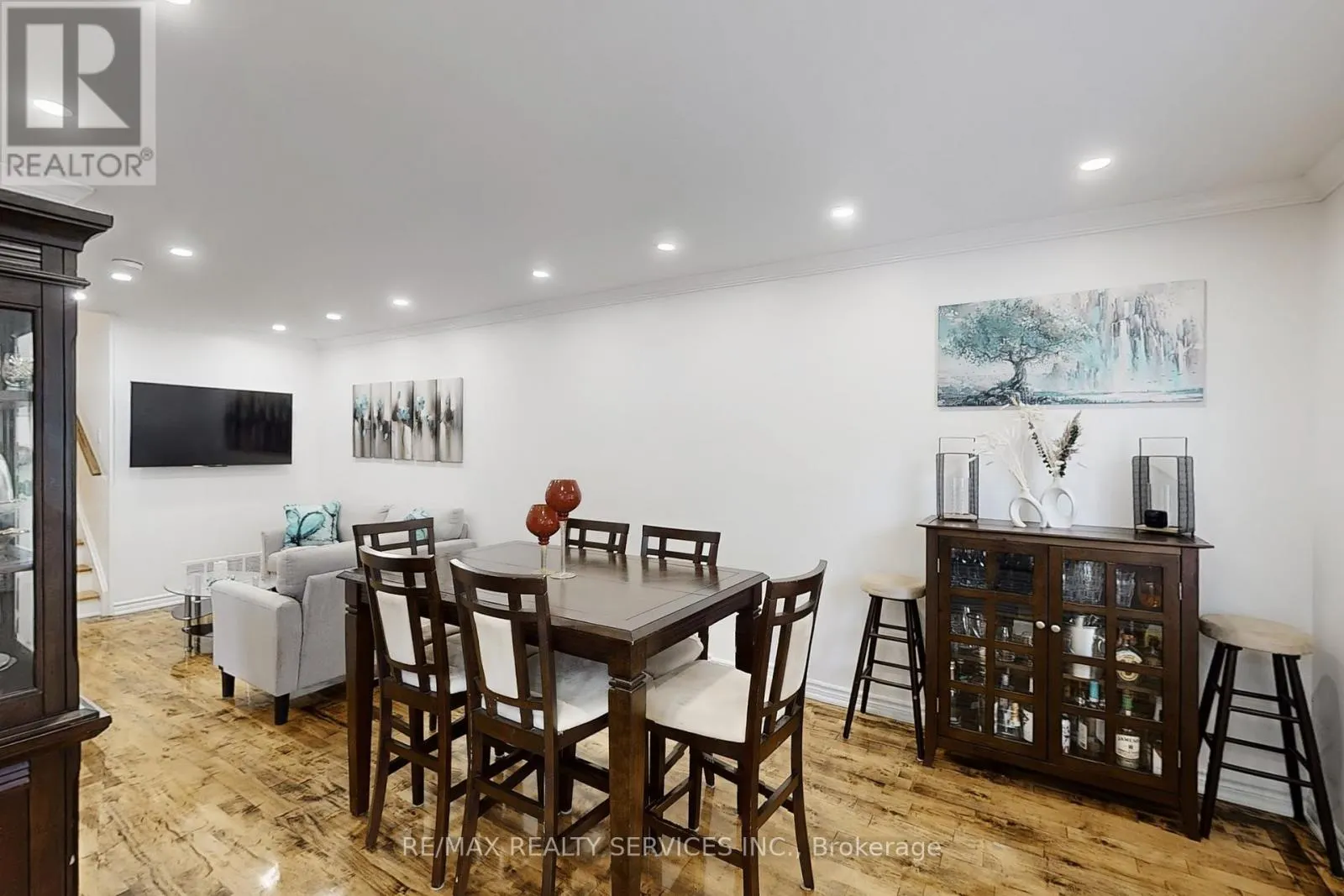10 MINTON PLACE