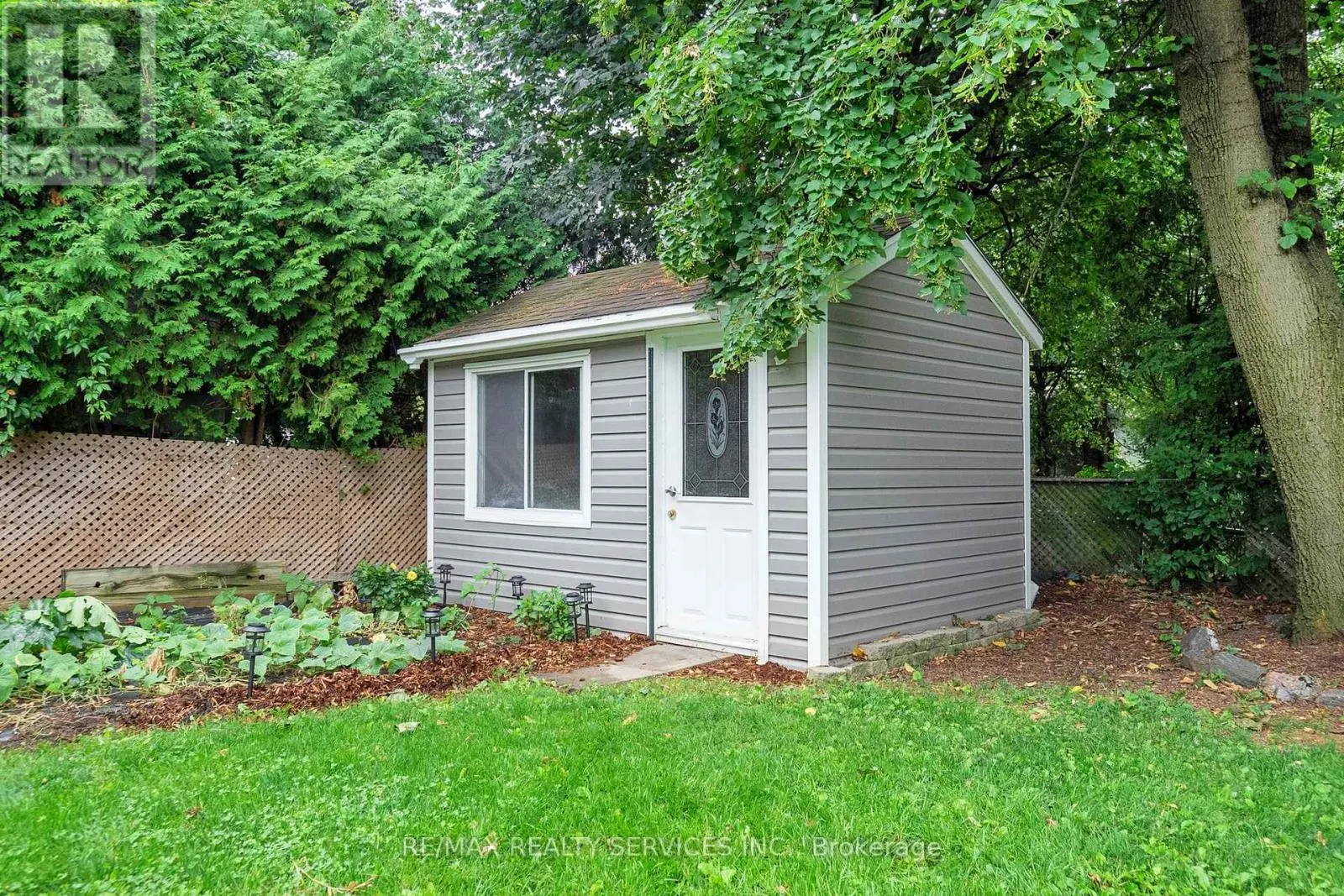 10 MINTON PLACE