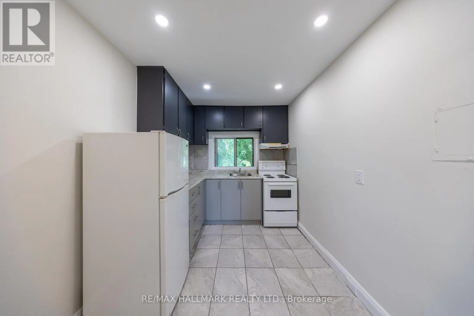 UPPER - 1366 DAVENPORT ROAD