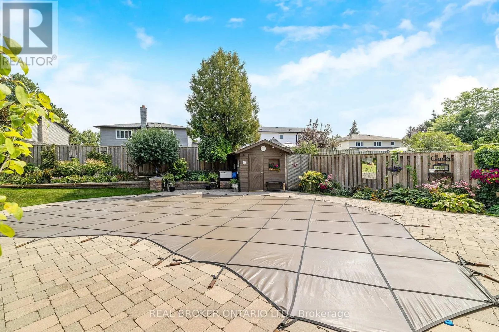 529 MOORELANDS CRESCENT