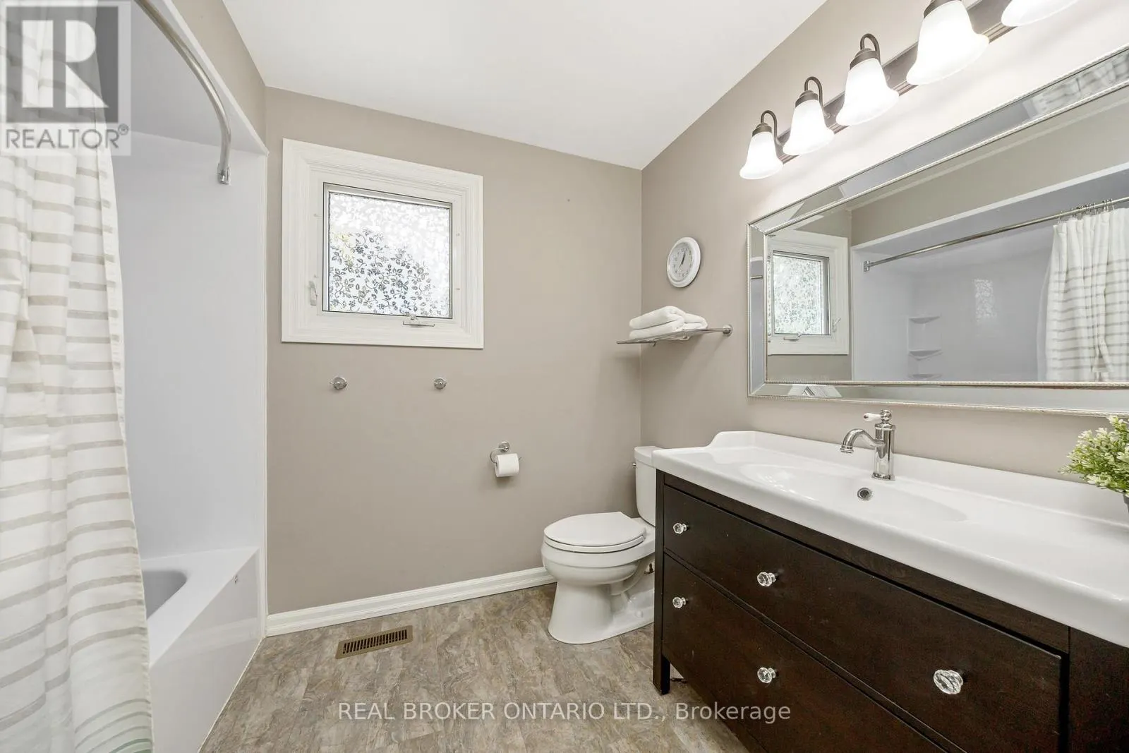529 MOORELANDS CRESCENT