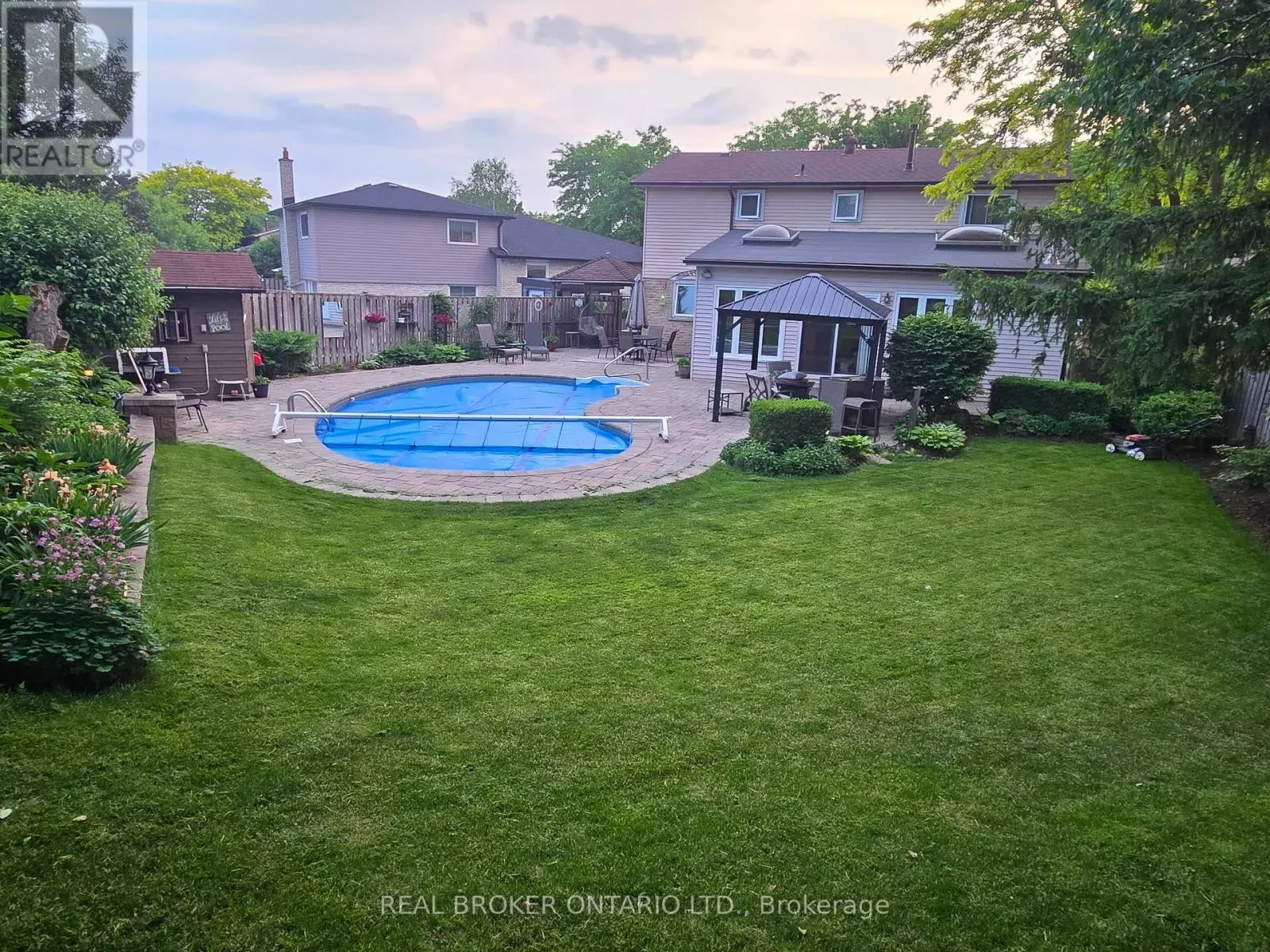 529 MOORELANDS CRESCENT