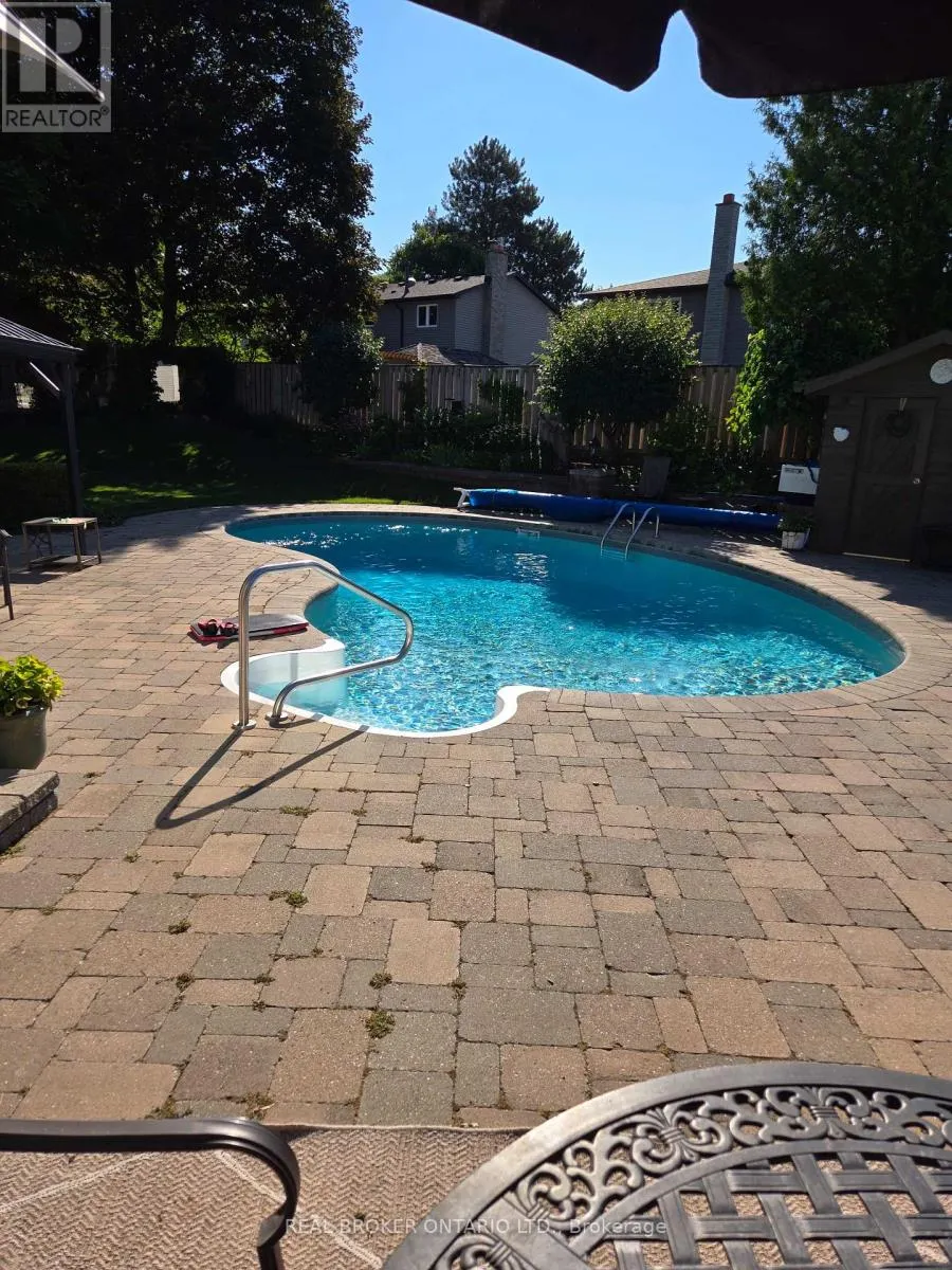 529 MOORELANDS CRESCENT