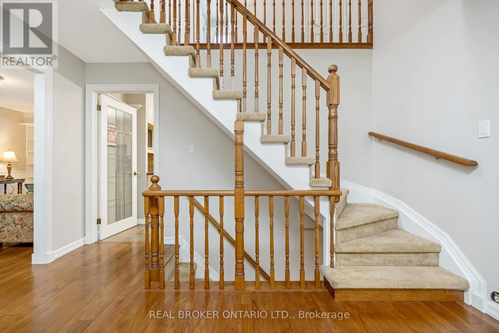 529 MOORELANDS CRESCENT