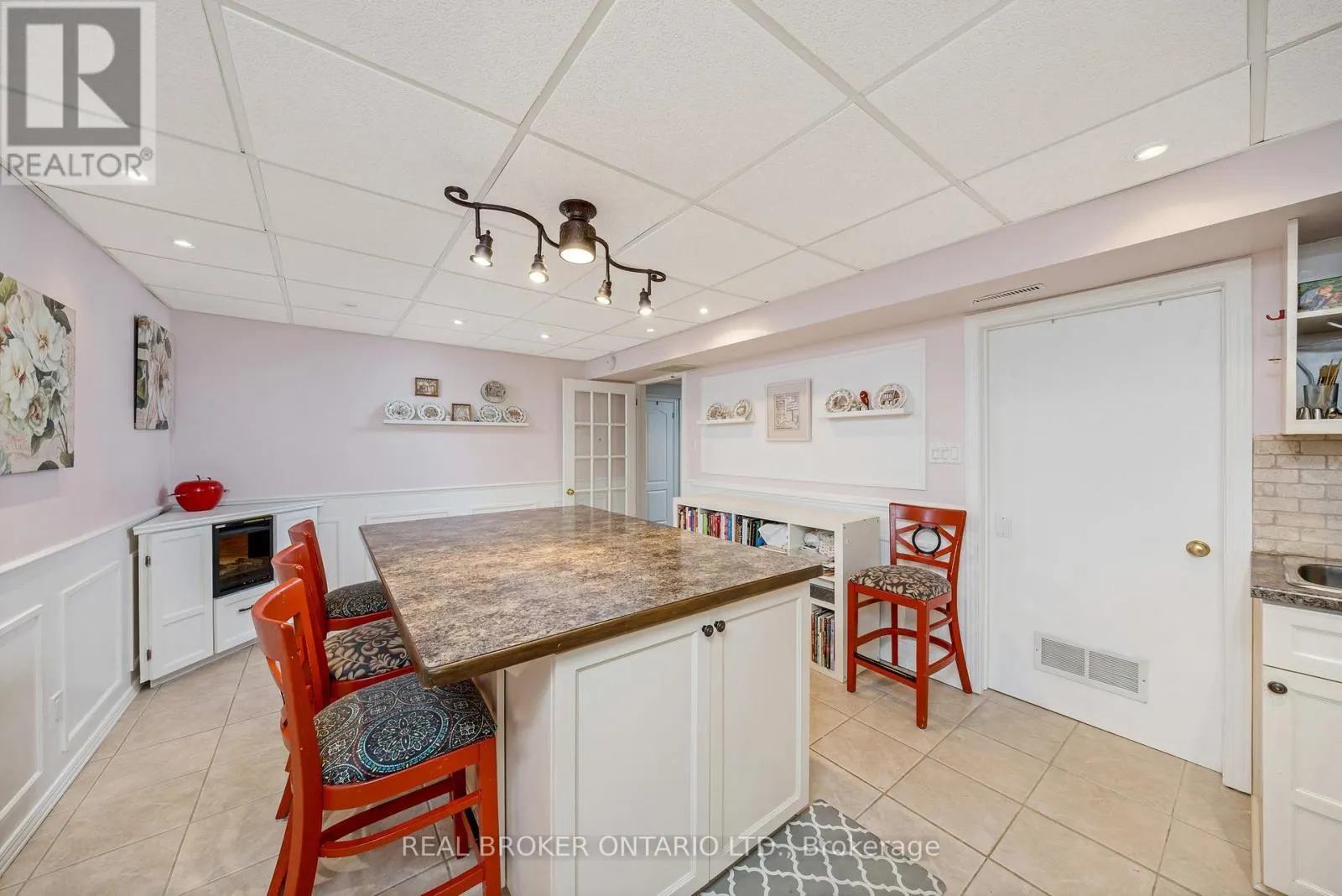 529 MOORELANDS CRESCENT