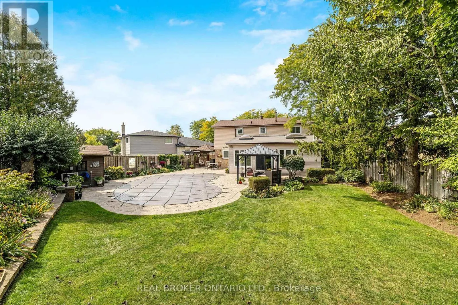 529 MOORELANDS CRESCENT