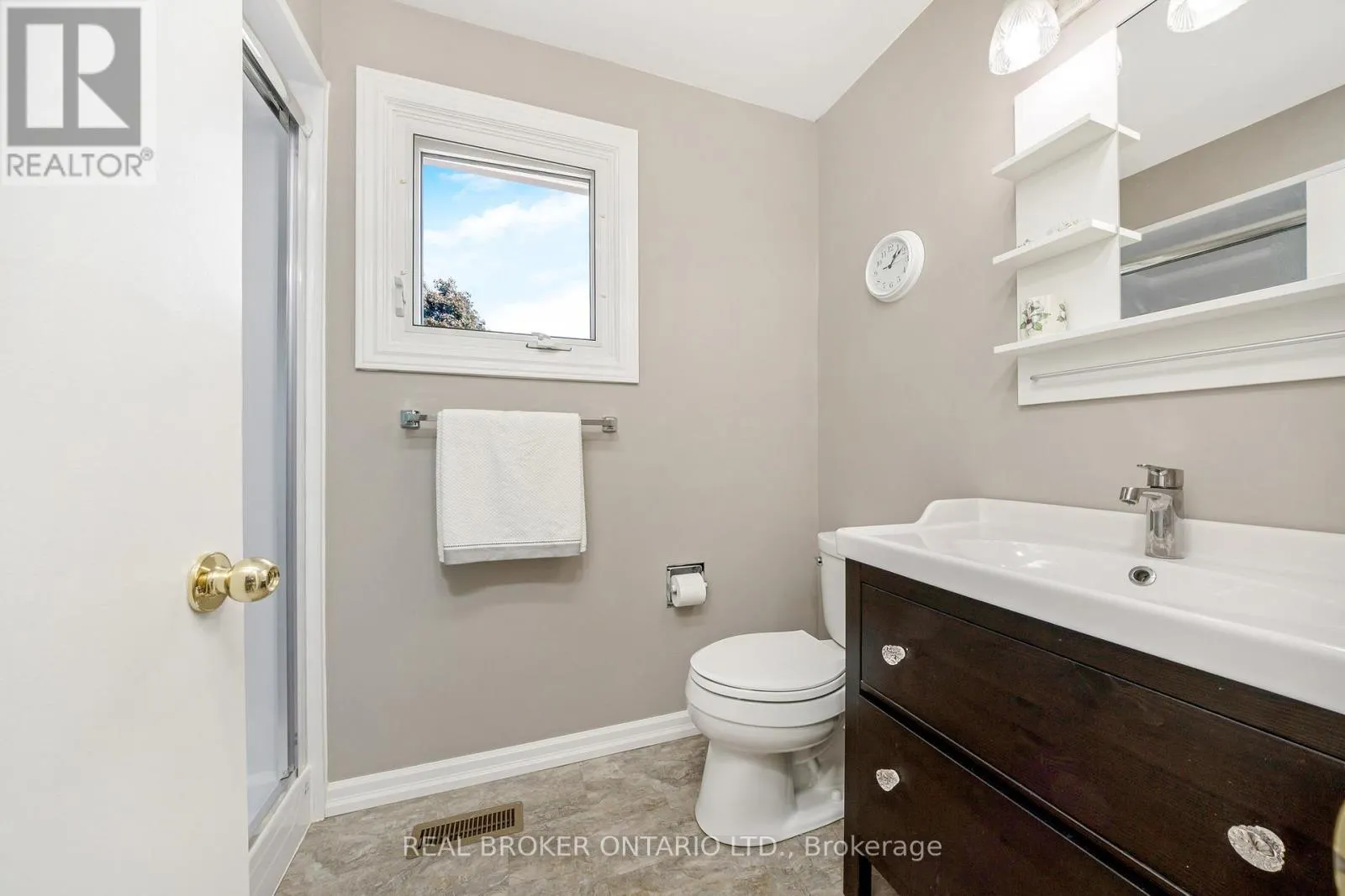 529 MOORELANDS CRESCENT