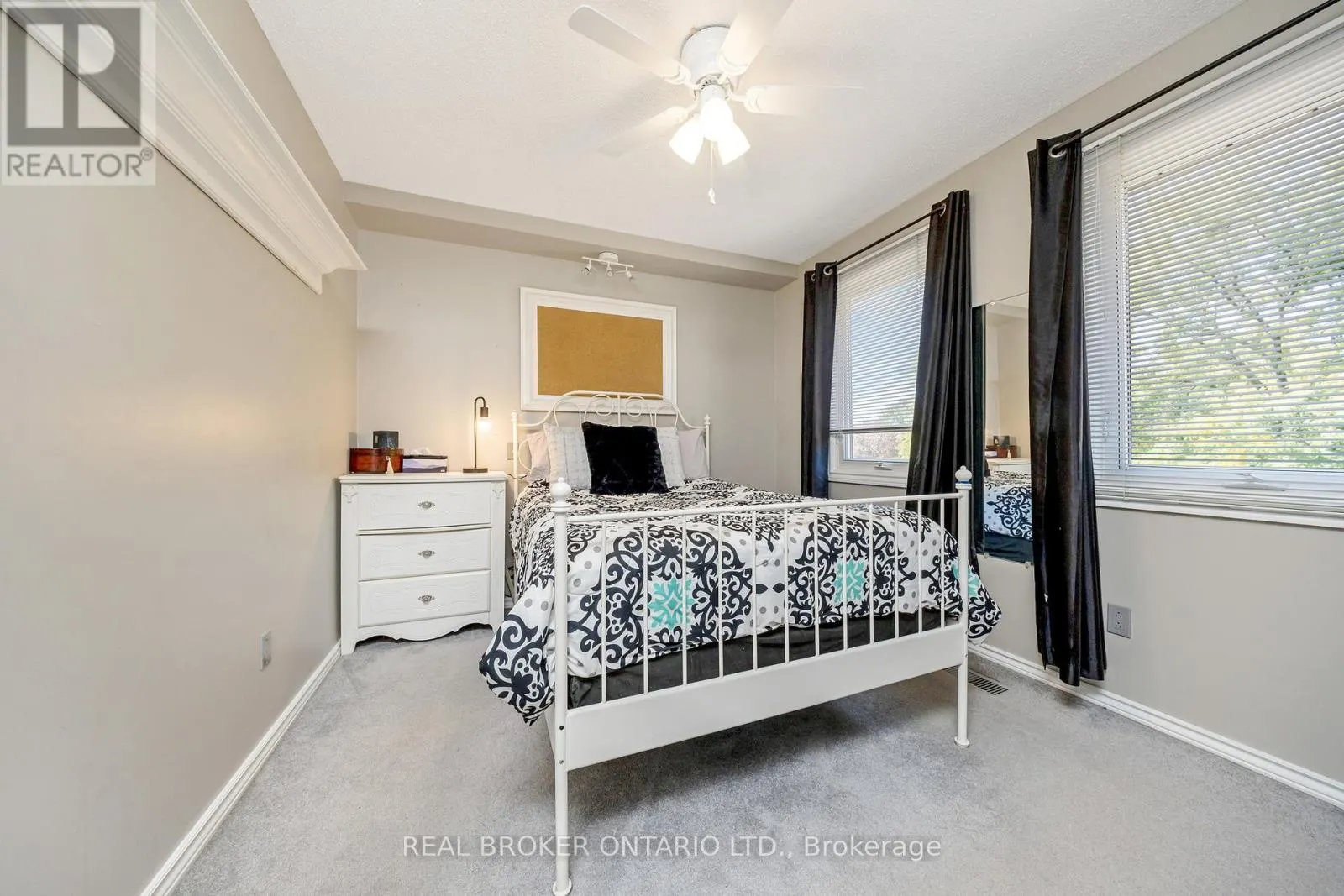 529 MOORELANDS CRESCENT