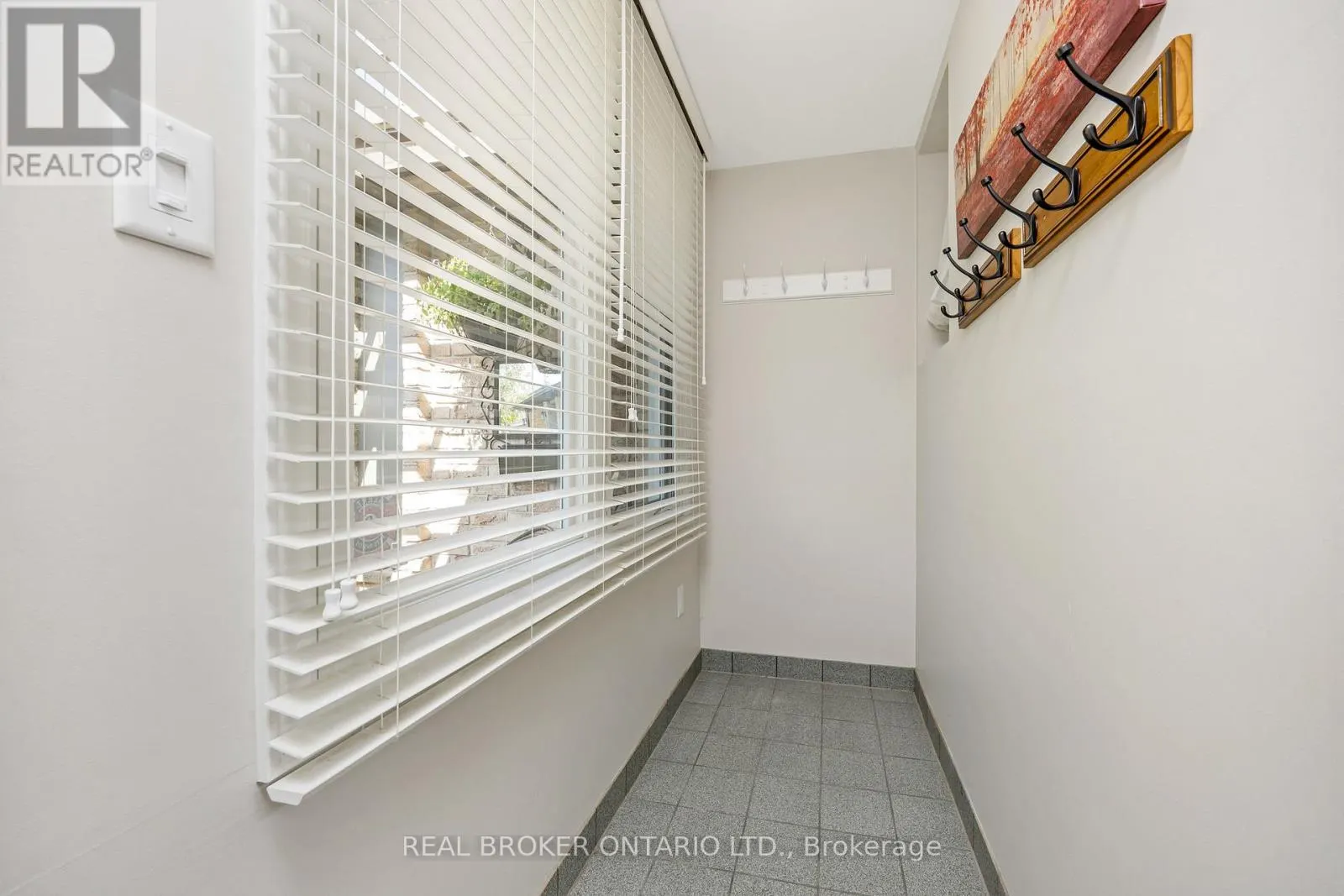 529 MOORELANDS CRESCENT