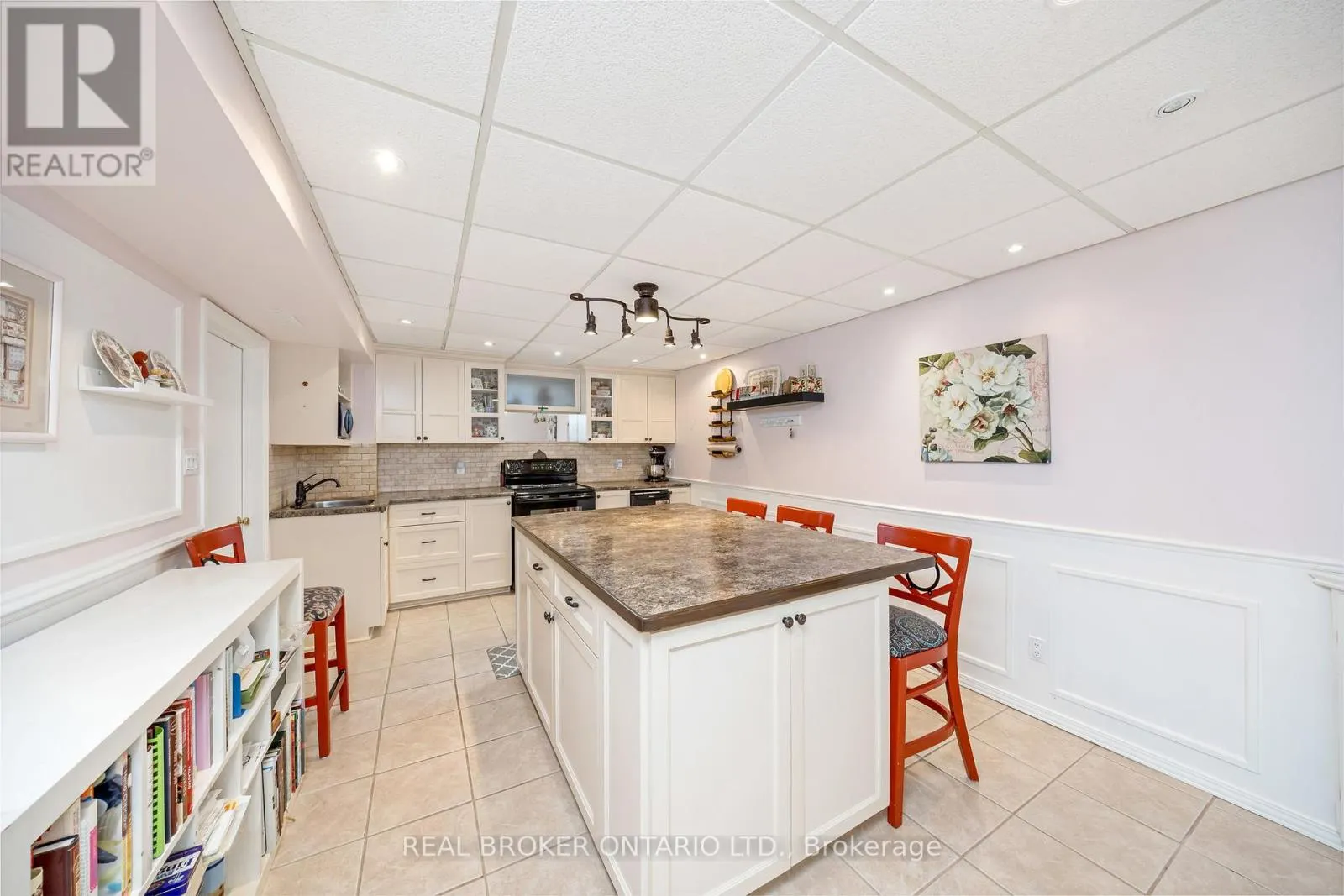 529 MOORELANDS CRESCENT