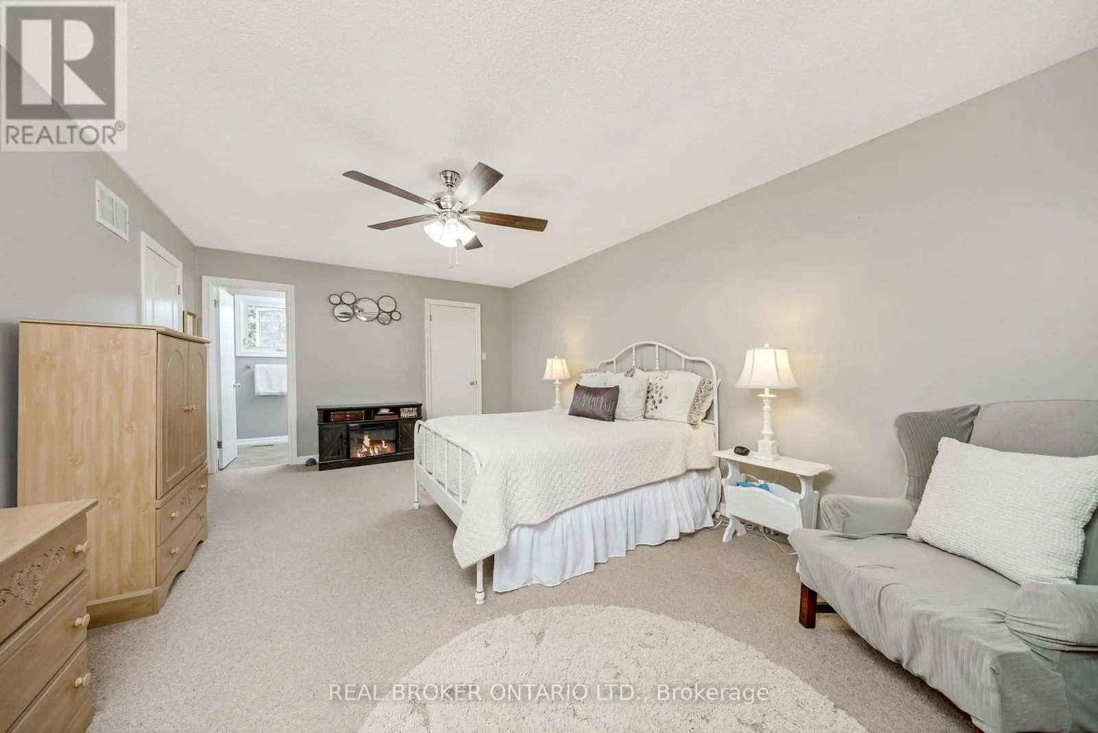 529 MOORELANDS CRESCENT