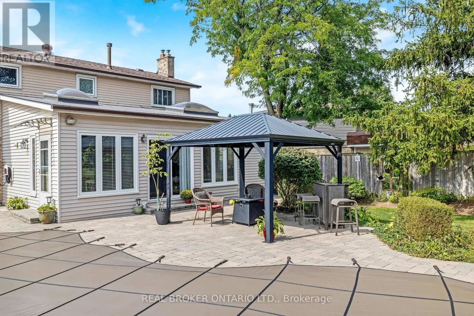 529 MOORELANDS CRESCENT