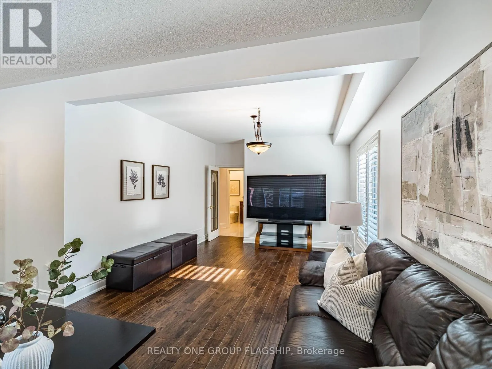 5290 HILTON COURT