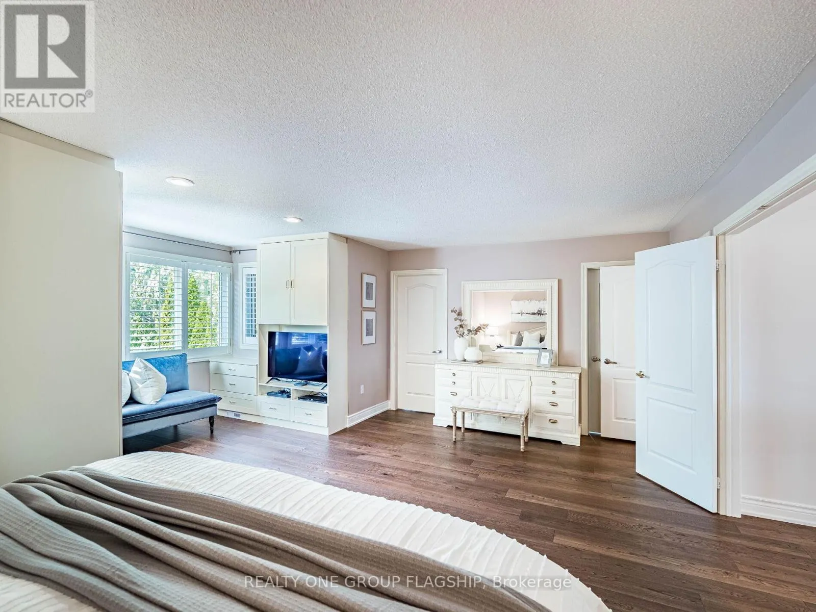 5290 HILTON COURT