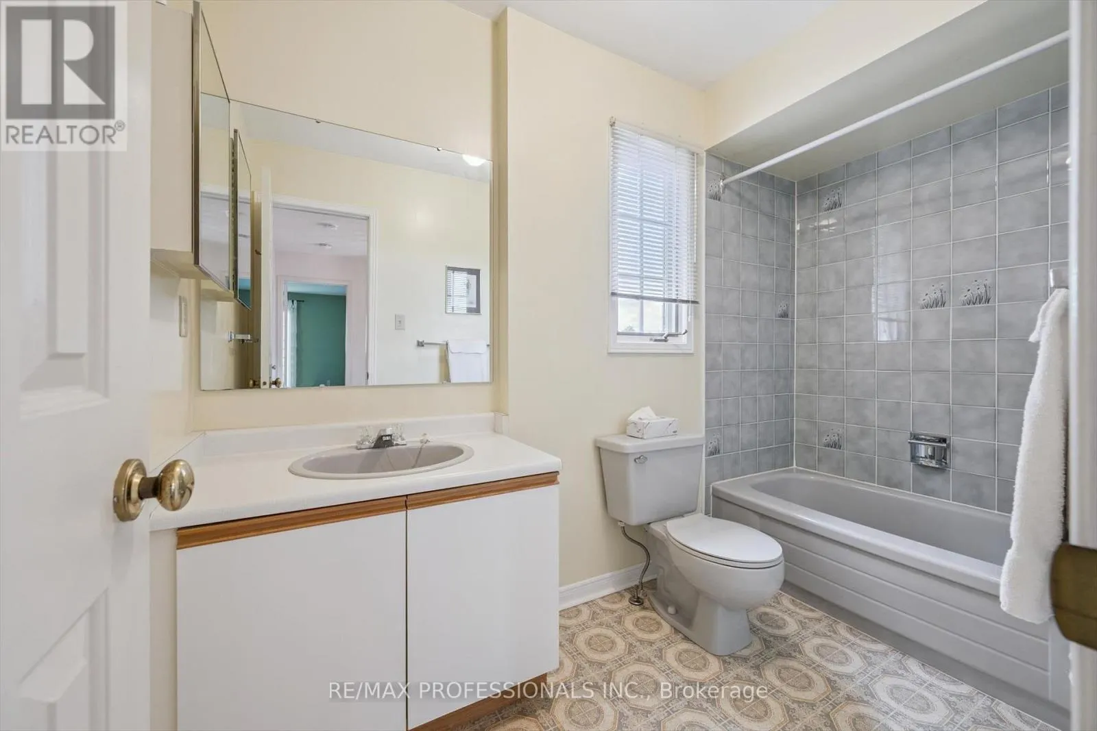26 KILLARNEY COURT